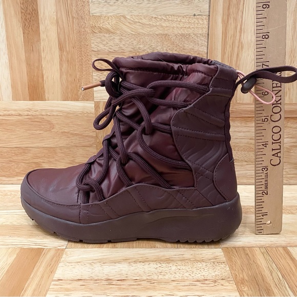 NIKE “Tanjun” High Rise Women’s Boots Lightweight in Burgundy Crush Size 5 - Picture 7 of 14